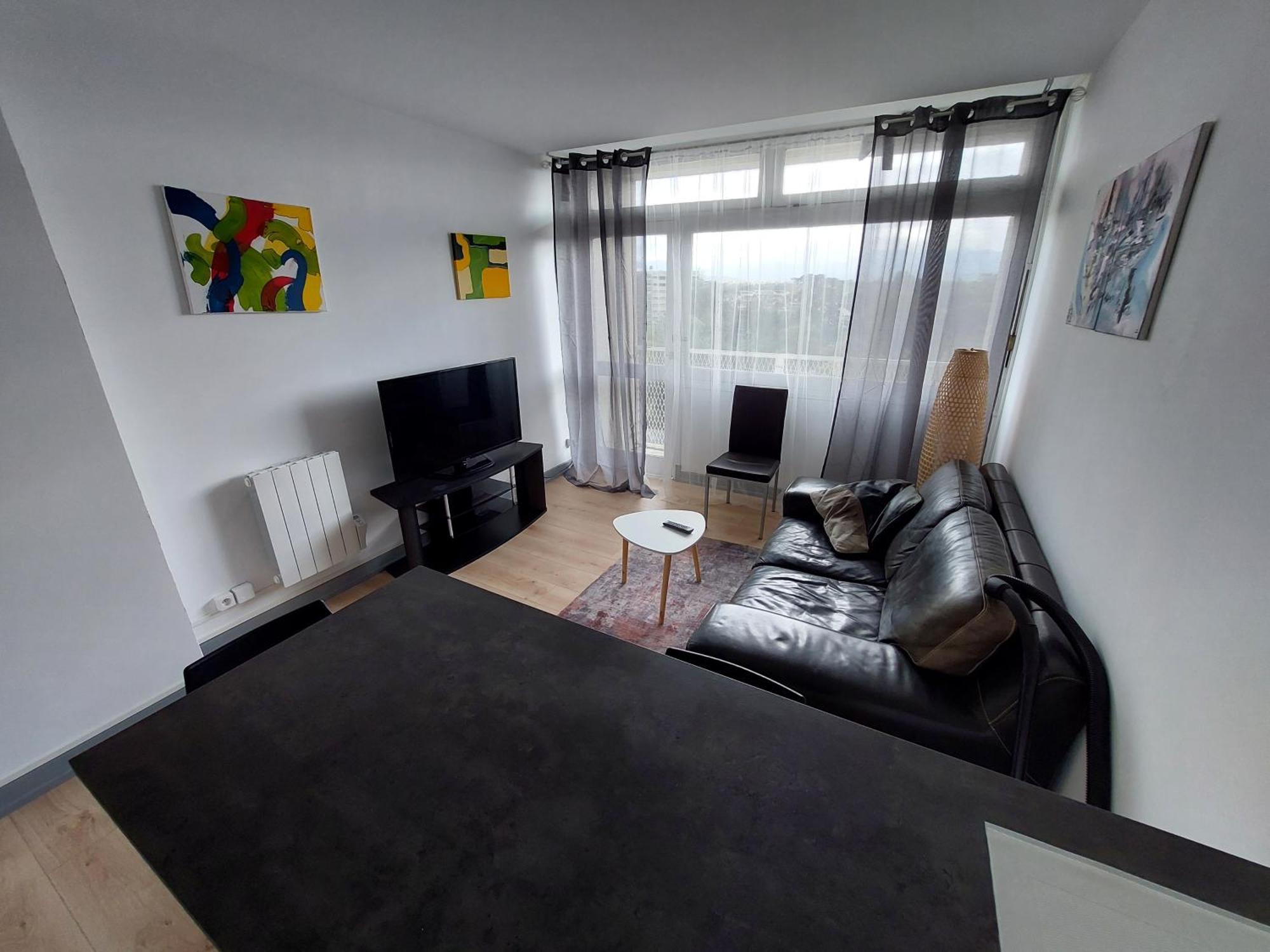 Apartamento Le Voltaire - T2 Neuf Face Pyrenees Tarbes Exterior foto