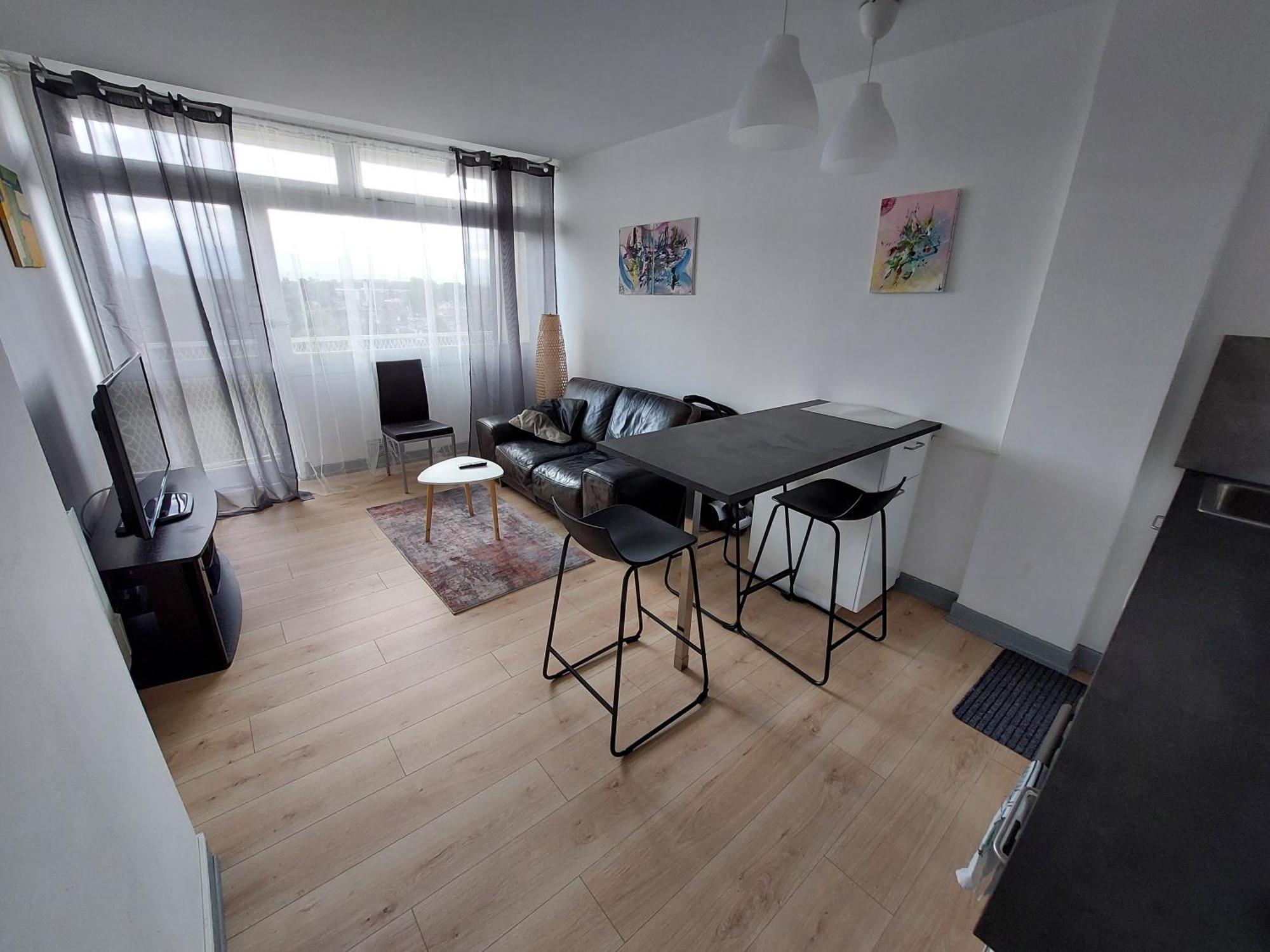 Apartamento Le Voltaire - T2 Neuf Face Pyrenees Tarbes Exterior foto
